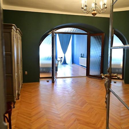Lovely 2 Bedroom Apartment In Historic City Center Сибиу Экстерьер фото
