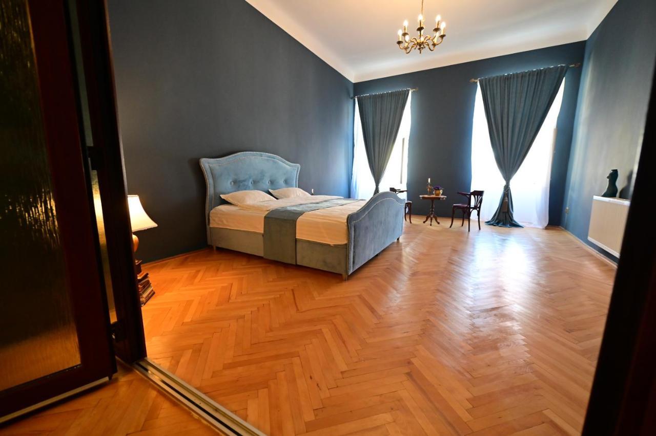 Lovely 2 Bedroom Apartment In Historic City Center Сибиу Экстерьер фото
