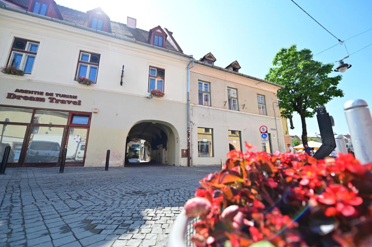 Lovely 2 Bedroom Apartment In Historic City Center Сибиу Экстерьер фото